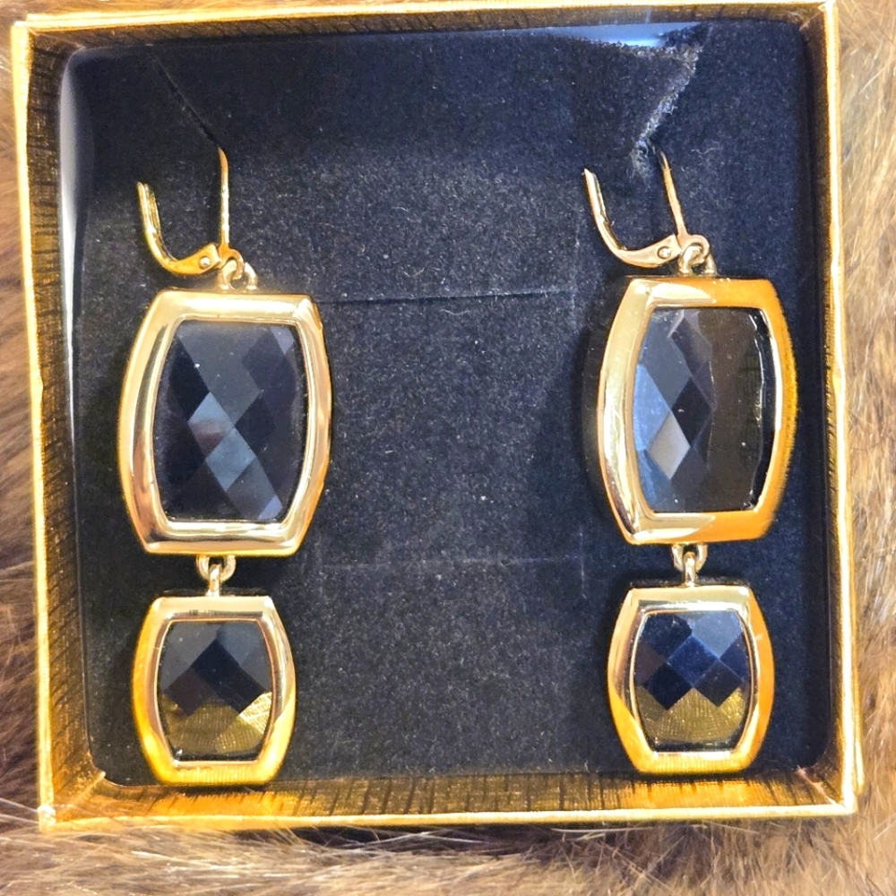 Elegant Geometric Shaped Gold and Black Drop Pierced Earrings